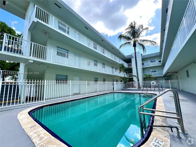 Building Photo - 12890 NE 8th Ave Unit 211 Rental