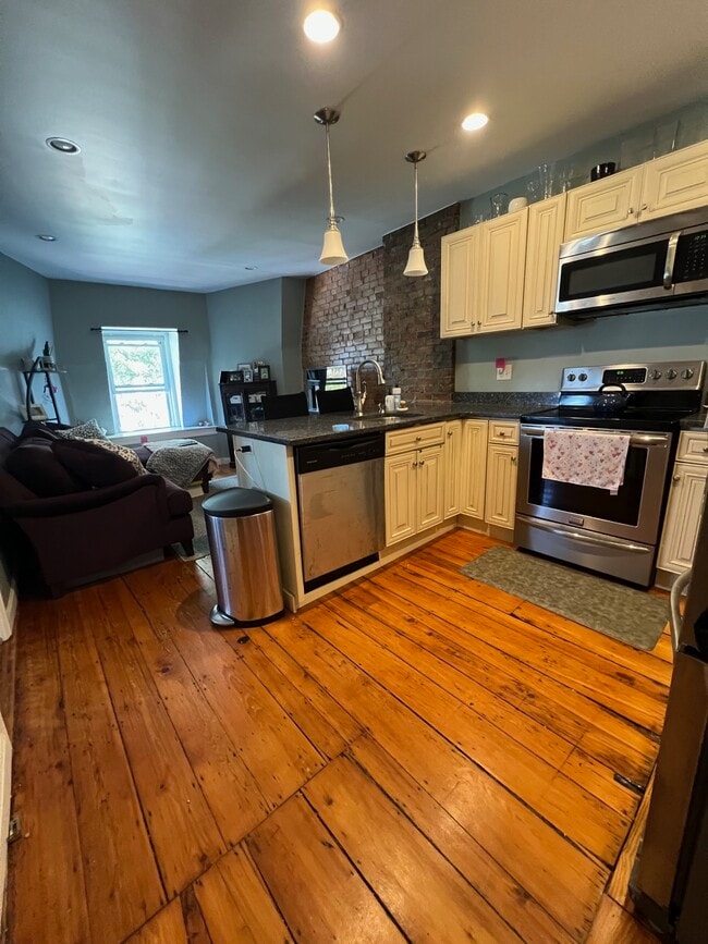 Building Photo - 192 I St Unit 3 Rental