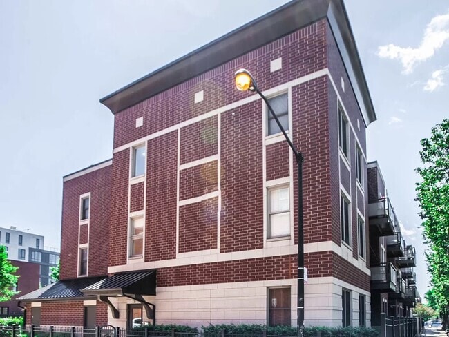 Building Photo - 757 W Liberty St Unit 308 Rental