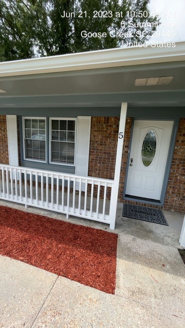Relaxed Living with Spacious Yard in Goose... House - House Rental in ...