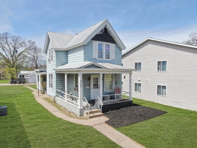Building Photo - 717 10th St N Rental