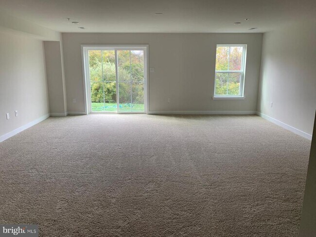 Photo - 256 Chase Dr