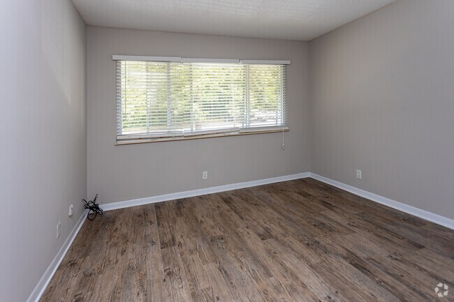 2 BR, 2 BA - 1,175SF