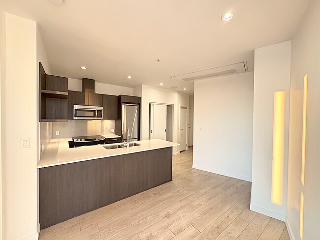 Photo - Centre West - 1411 Unit 1411