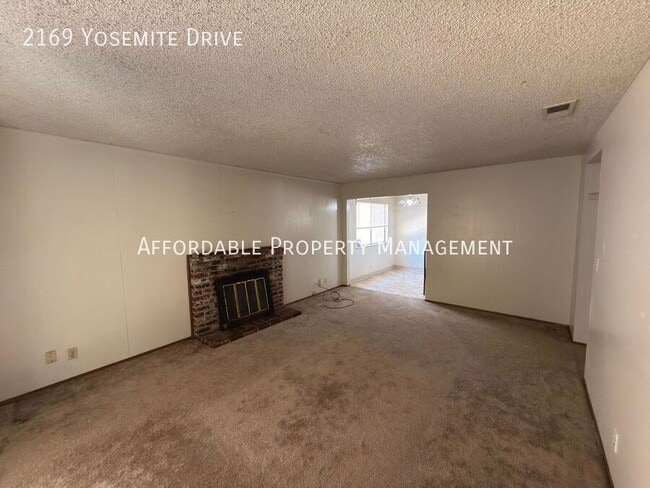 Photo - 2169 Yosemite Dr
