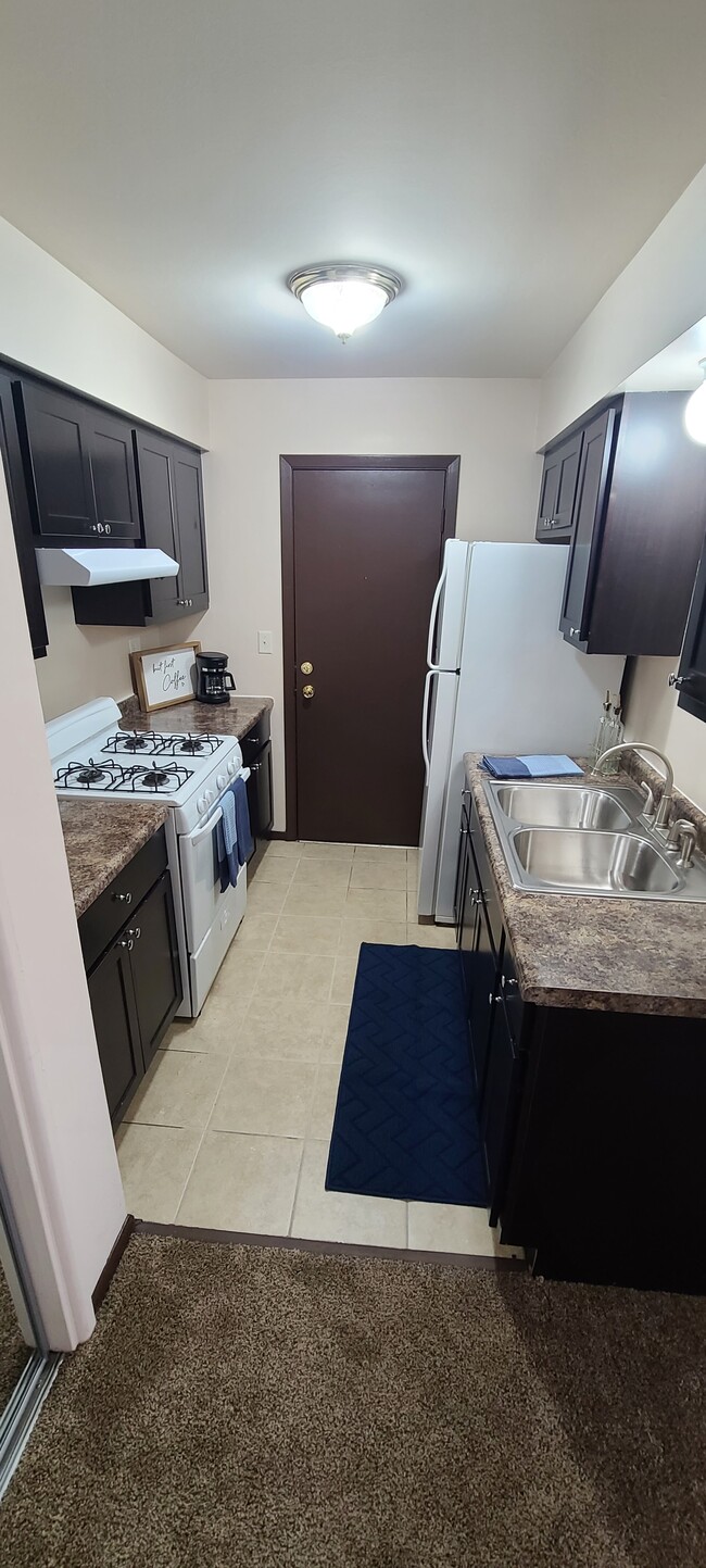 1-Bedroom Kitchen