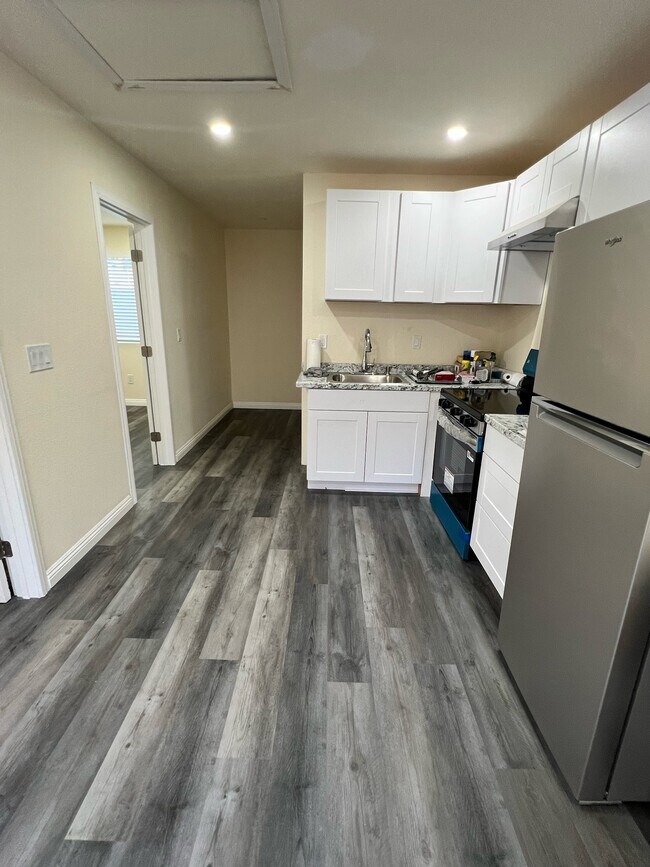 1529 Duarte Pl