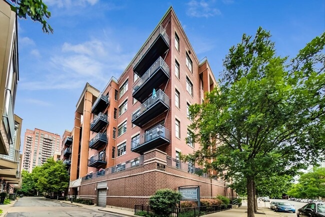 Building Photo - 330 N Clinton St Unit 407