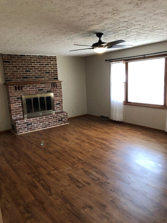Photo - Available soon! 3 Bedroom / 2 Bathroom Hou...