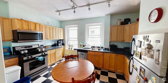 Building Photo - 108 Central St Unit 3R Rental