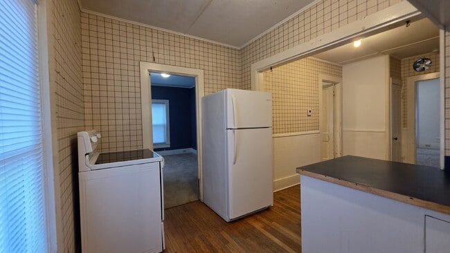 Photo - "Cozy & Convenient 2-Bedroom Duplex In Neenah – 800 Sq Ft of Comfortable Living!" Unit B