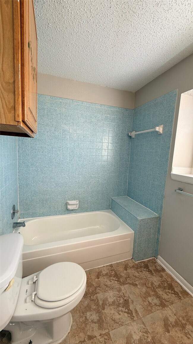 Photo - 10810 Kirkbend Dr