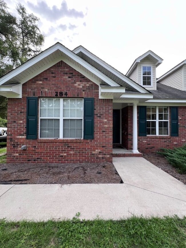 Building Photo - 2 Bedroom 2 Bath Duplex Rental