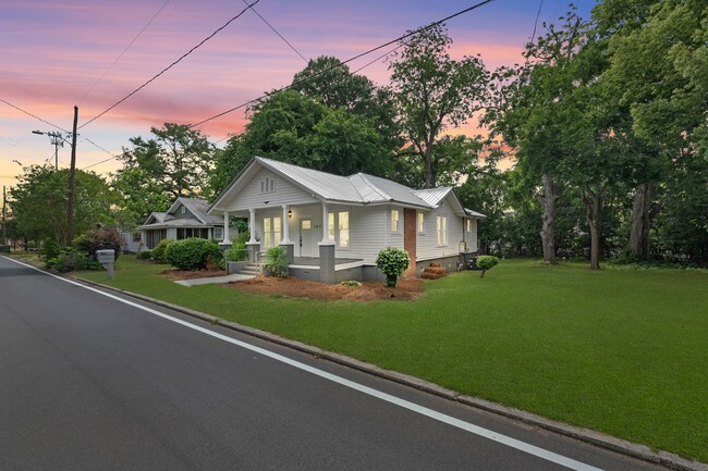 Building Photo - 107 S Mulberry St