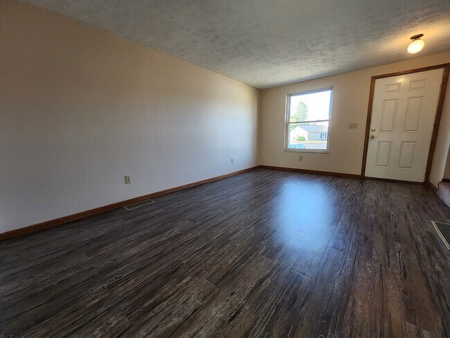 Photo - 1662 Colonial Dr
