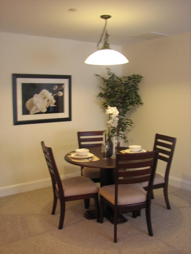 Photo - Courtyard At Westgate