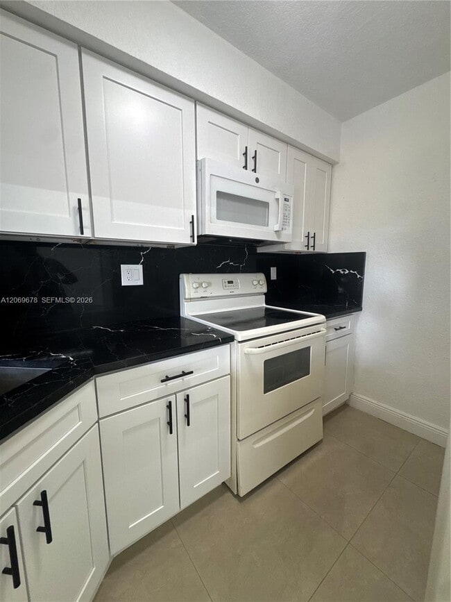 Photo - 8500 NW 8th St Unidad 303