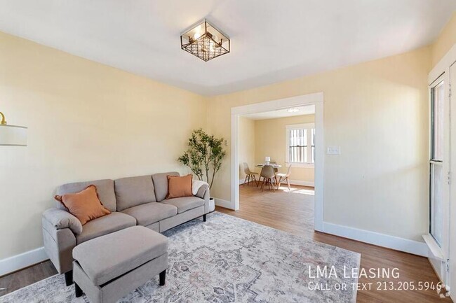 Building Photo - Newly Renovated & Charming Gem w/ Modern F... Unit 1325.5 Rental