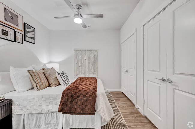 Photo - Stylish Studio Living Steps from It All – ... Unit BSO