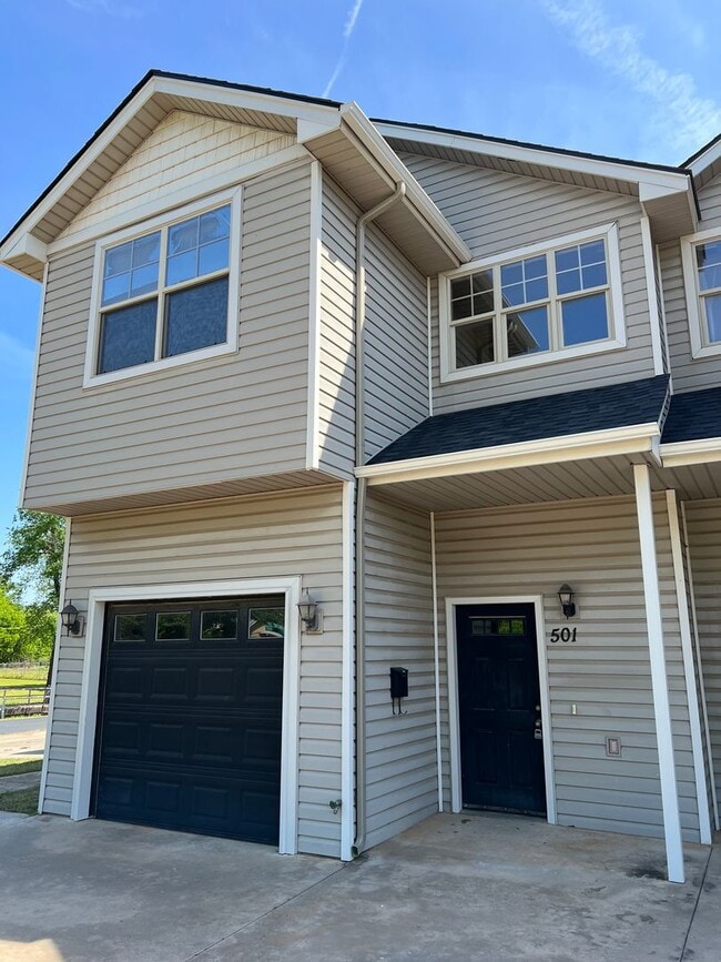 Photo - (3) Bed/(2.5) Bath Townhouse in Core Norma...