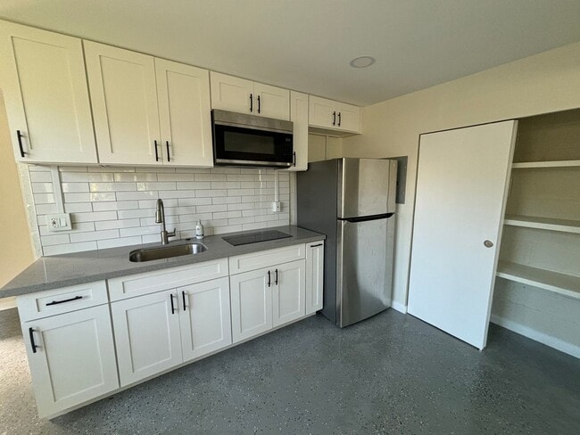 1716 Kuikele St Unidad Studio