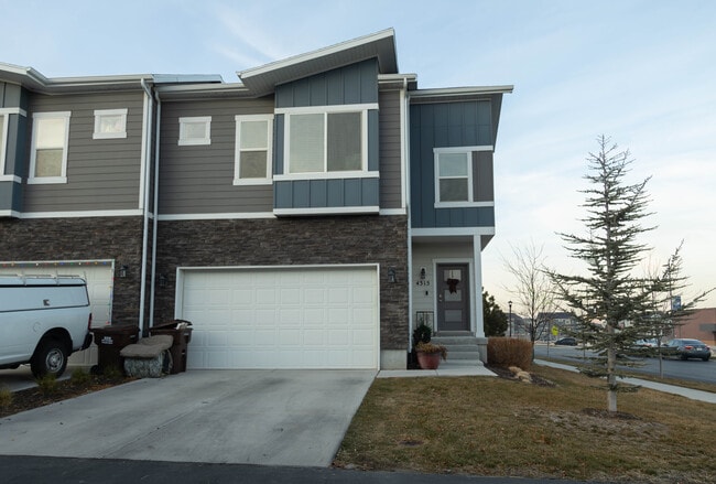 Photo - 4315 Grassland Wy Townhome