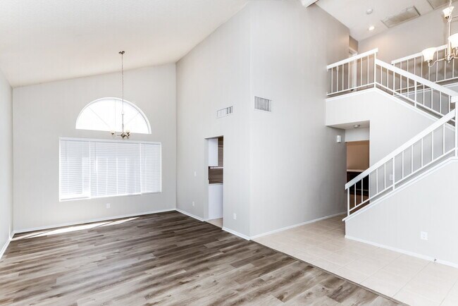 Photo - 8342 Huxley St