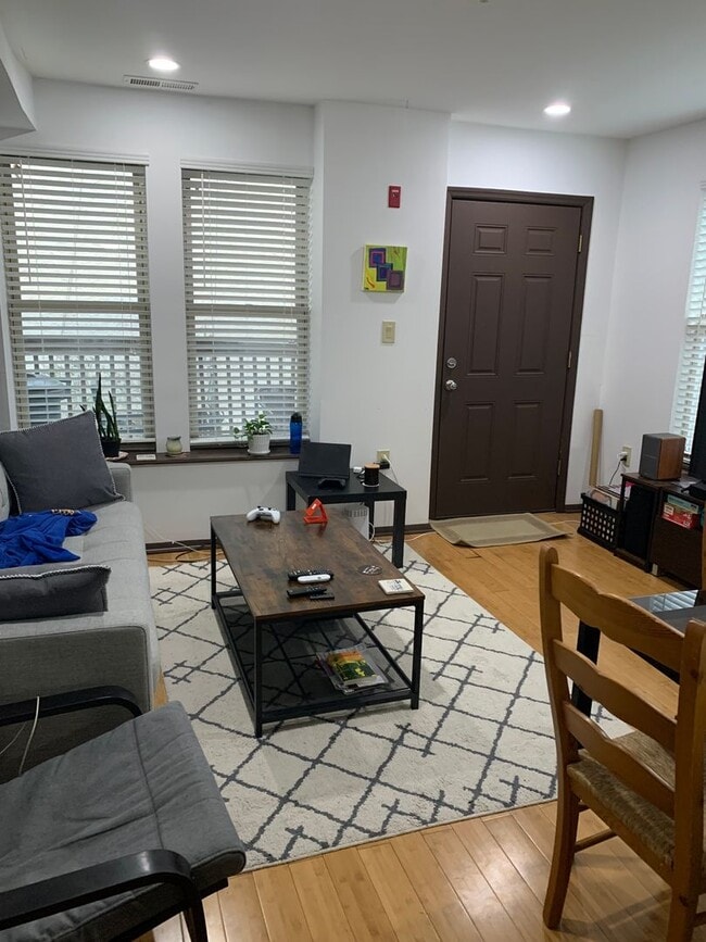 Photo - 724 S 20th St Unidad 2nd FL