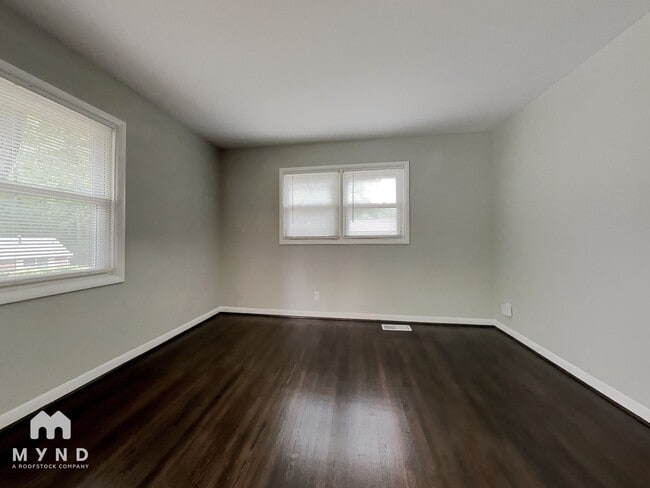 Photo - 5442 Southampton Rd
