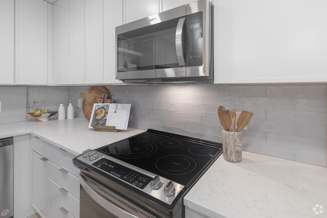 2BR, 2BA - 1,038SF - Kitchen - LC Line & Low