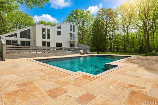 44 Diane Dr