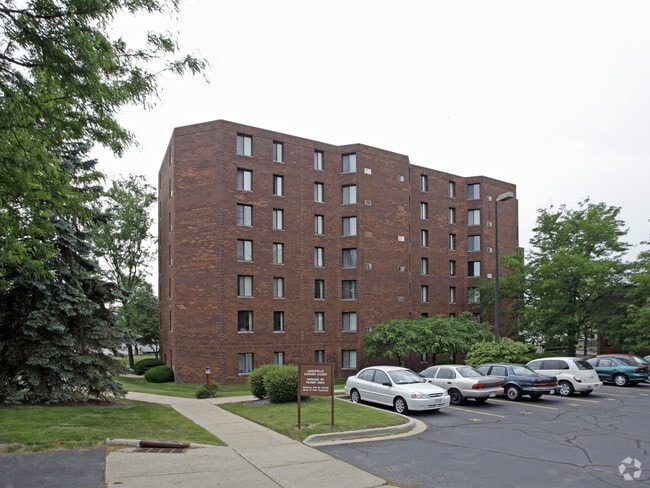 Building Photo - Janesville Garden Court Rental