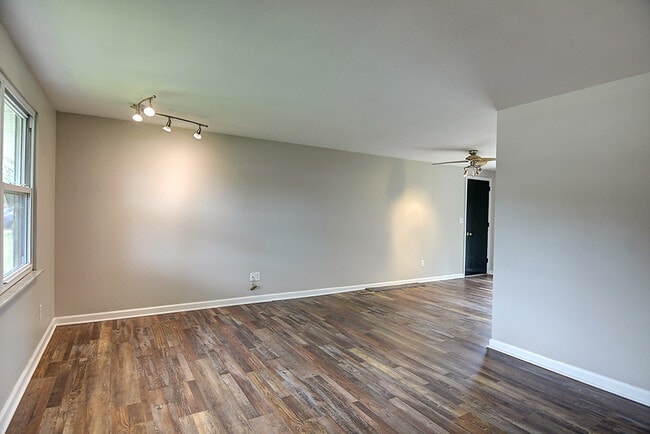 Photo - 4554 Powell Rd