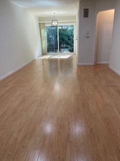 Sala de estar y comedor en la planta baja - 1741 Camden Ave