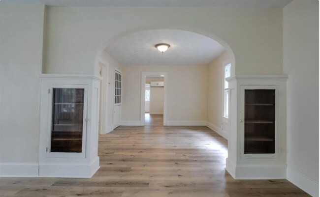 Photo - Bright & Inviting 2 Bedroom 1 Bathroom Bun... Casa