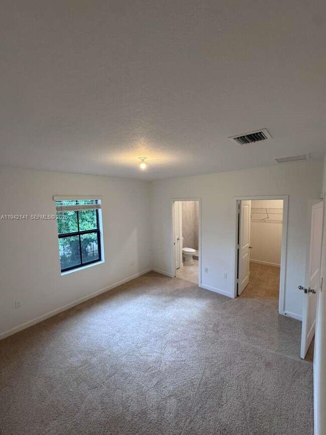 Photo - 1549 NE 3rd Ave