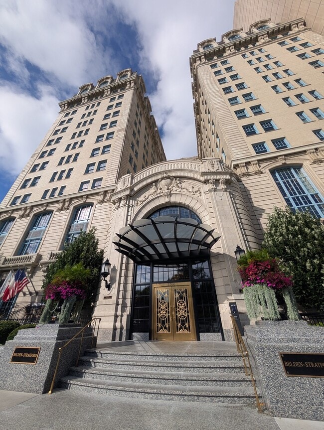 Building Photo - 2300 N Lincoln Park W Unit 206
