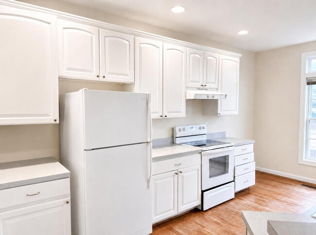 Photo - Elegant 3-Level Brick Front Townhome with 3 Bedrooms, 2.5 Baths & 1-Car Garage in South Riding