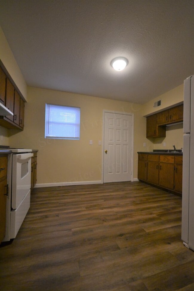Photo - Pike Apartments Unit D