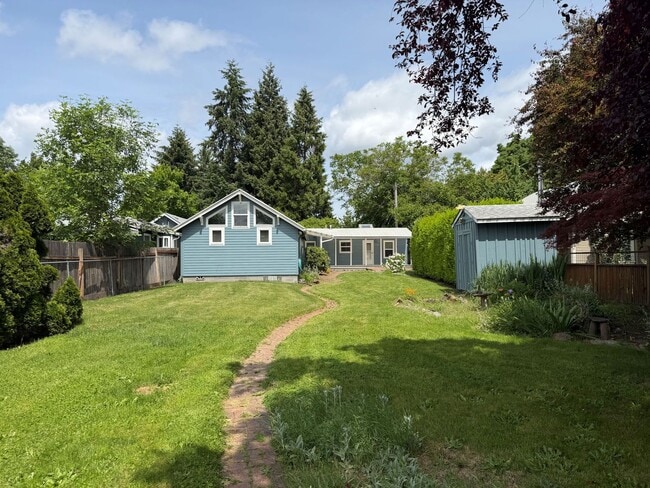 Photo - Luxury 1 bedroom 1 bath duplex in a great neighborhood!