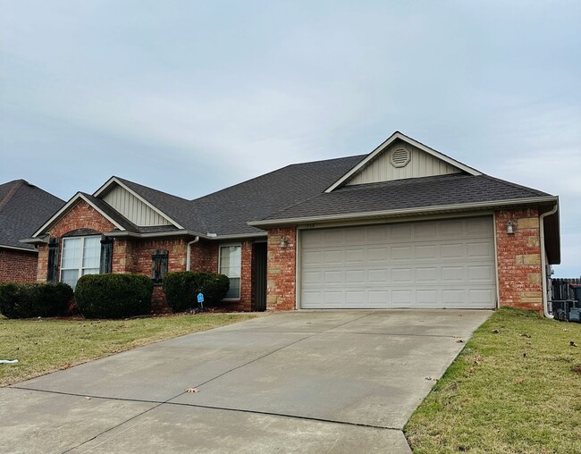 Building Photo - $2,200.00 Move-in-Special