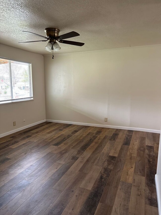 Photo - 2 bedroom 1 bath Roseburg duplex off Harvard
