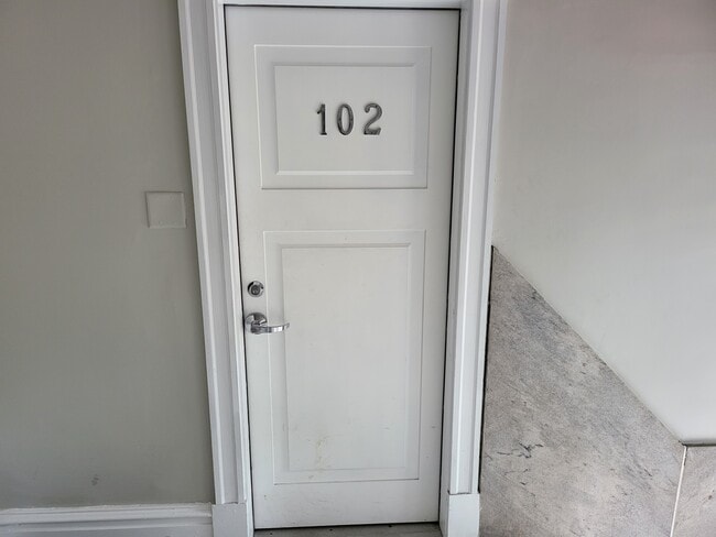 6126-6128 Washington Blvd Unit 102