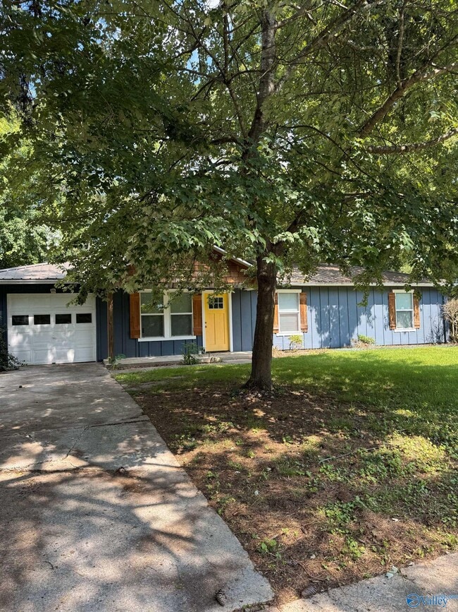 Photo - 902 Danmann Cir SE House
