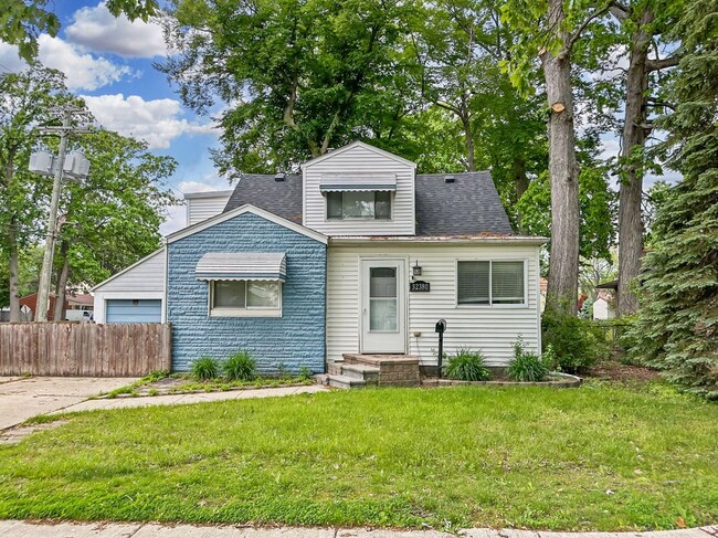 Building Photo - 32380 Maplewood St Rental