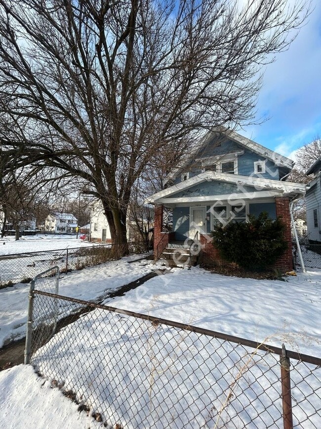 Photo - 1656 Macomber St