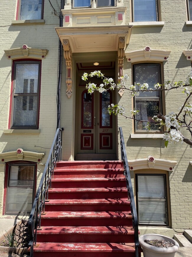 Building Photo - 277 Hudson Ave Unit 2