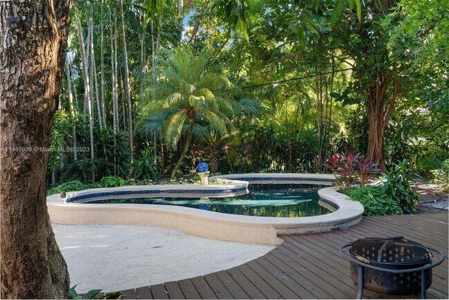 Photo - 936 Sorolla Ave