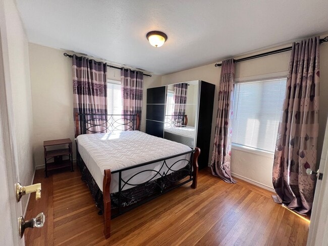 Photo - $1,000 OFF FIRST MONTH'S RENT!!!! Cozy 3 BD/2 BATH Single Family Home With 2 Floors Located in Al...