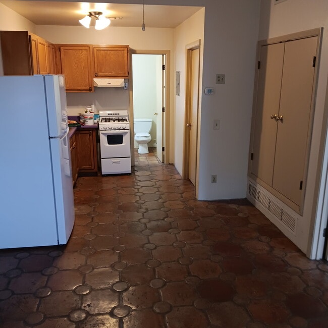 Photo - 840 E 10th St Unidad 10th st E